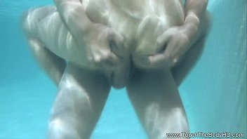 Milf Asia Menggoda Lelaki Dengan Sensualitas Yang Membara