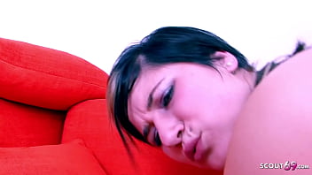 Adik Tiriku Mengeluarkan Air Pertama Kali Saat Jari Dan Kontol Menggila Di Dalamnya