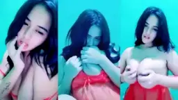 Gadis Remaja Montok Dengan Payudara Besar Dan Puting Cokelat Menggoda