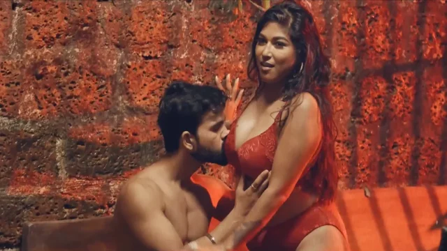 Mandinya Bikin Tergoda: Adegan Panas Episode 2 Web Seri Hindi Waah Originals 2024