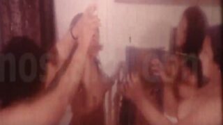 Pesta Seks Grup Dengan Bibi-bibi Nakal Yang Berdansa Dan Bercinta