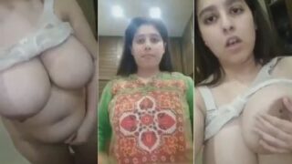 Video Panas Pacar Topless Dengan Payudara Besar Yang Menggoda