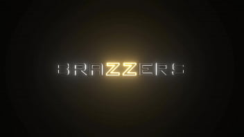 Minyak Mengalir Deras Di Tubuh Christina Savoy, Nikmati Di Brazzers