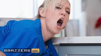 Dee Williams, Perawat Nakal Yang Bikin Pasiennya Tumpah Lebih Deras Dari Sebelumnya Di Rumah Sakit