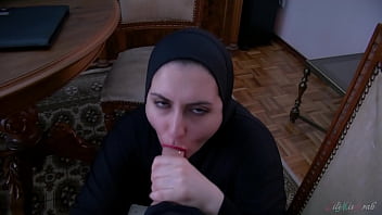 Kesepakatan Abad Ini Ditutup Dengan Arab Berjilbab Yang Siap Melayani Mulutnya – Lilimissarab
