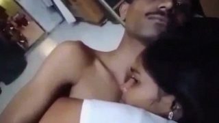 Buka-buka Baju Bhabhi Sambil Main Dan Bercinta