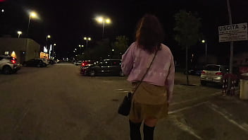 Kakak Tiriku Mengajakku Bermain Sambil Mengendalikan Mainan Seksku Di Tempat Umum!