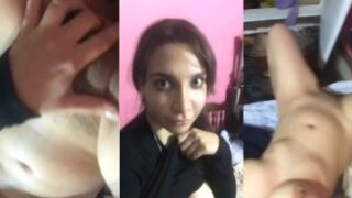 Gadis India Telanjang Menggoda Dengan Membuka Pakaian, Memperlihatkan Payudara Dan Pantatnya Yang Menggairahkan