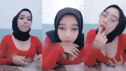 Kiki Palembang: Gadis Berhijab Yang Menggoda Dengan Kenakalannya