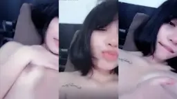 Vcs Kak Effy Di Mangolive Sambil Meremas Payudaranya Yang Menggoda