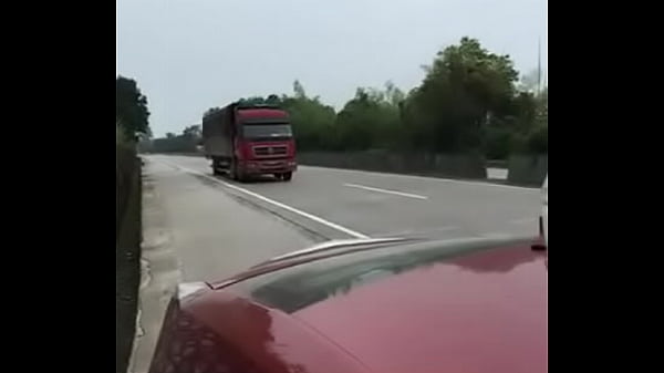 Pria Tiongkok Dan Pacarnya Bercinta Di Dalam Mobil Pinggir Jalan Raya