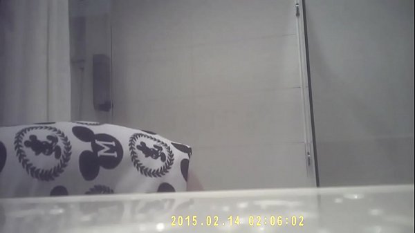 偷窥姐姐诗诗沐浴的私密瞬间