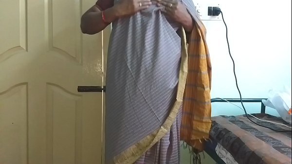 Desi Istri Nakal Dari India, Gadis Tamil Telugu Kannada Malayalam Hindi, Vanitha Memakai Saree Abu-abu, Memamerkan Payudara Besar Dan Memek Dicukur, Meremas Keras Payudara, Memencet Puting, Menggesek Memek Dan Masturbasi