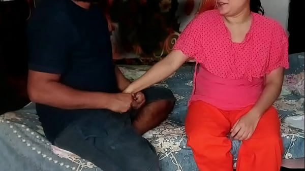 Pelayan India Menggoda Perjaka Di Balik Pintu Tertutup