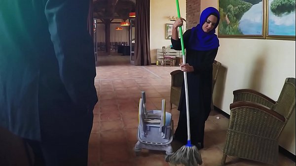 Pekerjaan Kotor: Tukang Kebun Arab Dibayar Lebih Untuk Layanan Ranjang