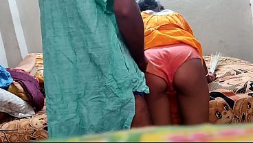 Desi Bhabhi Digebuki Keras Dari Belakang Gaya Anjing