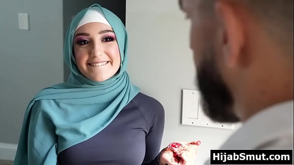 Gadis Muslimah Yang Dididik Dengan Intens Oleh Pelatih Sepak Bolanya
