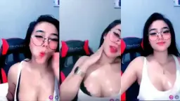 Celupin Kontol Ke Belahan Toket Basah Yang Bikin Sange