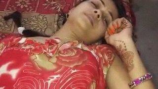 Gadis Desa Baru Menikah, Ranum Dan Menggoda Di Ranjang
