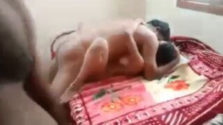 Istri Desi Menikmati Suami Dan Kekasih Dalam Threesome Ala India