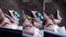 Mengintip Ukhti Tengah Menggoda Diri Sendiri