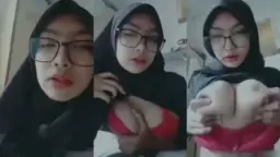 Nadira: Tubuh Menggoda Di Balik Hijab Hitam Dan Bra Merah Yang Menggairahkan