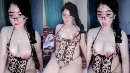 Puting Kitty Yang Menggoda Dan Siap Dijilat
