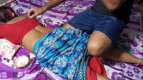 दोस्त की गर्म माँ ने मालिश के बहाने से चुदाई की रसीली चूत – साफ हिंदी में गंदी आवाज़
