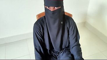Gadis Berhijab Panas Menggeliat Di Ranjangku