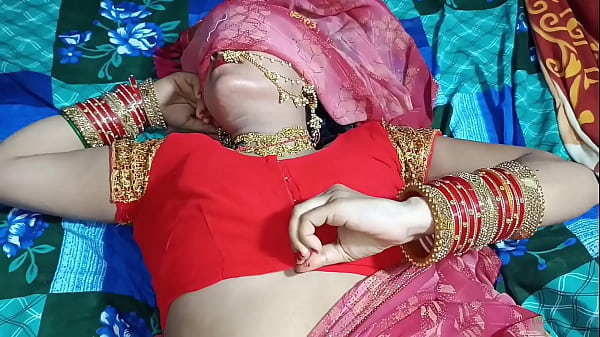 सौतेली बहन ने रक्षाबंधन पर भाई को राखी बांधते हुए गिफ्ट में अपने बूब्स दिखा दिए, हिंदी में साफ आवाज़ सुनाई दी