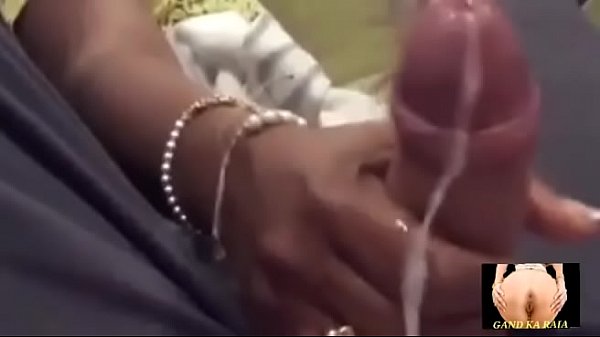 Goyangan Tangan Mami India Yang Menggairahkan