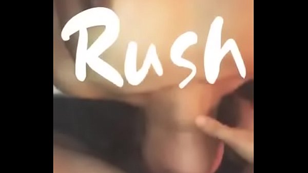 Cewek Tionghoa Seksi Yang Lagi Asyik Dimainin Di Lubang Basahnya