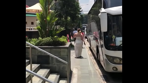 Pantat Besar Tiongkok Yang Montok Dan Menggoda