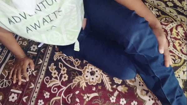 Desi Bhabhi Ka Garam Pani Devar Ke Upar Chhalka, Chudai Ke Beech Bhari Mauj.