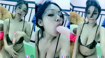 Cewek Mata Indah Ngesex Pakai Dildo Live Streaming