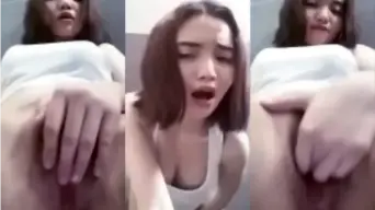 Gadis Bondol Nakal Main Jari Tiga