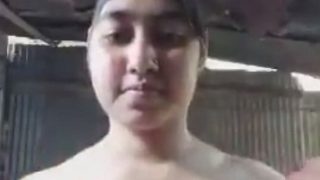 Gadis Lokal India Montok Dengan Payudara Besar Yang Menggoda