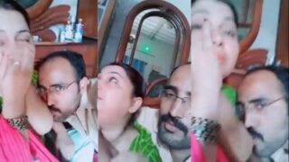 Gila! Si Mesum Ngesot Payudara Bhabhi Sampai Teler