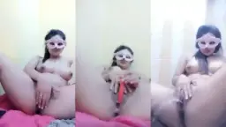 Jessy Chu Mengocok Kontol Sambil Bermalas-malasan Di Kasur