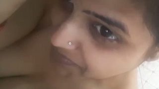 Tonton Bhabhi Telanjang Bulat Di Atas Panggung