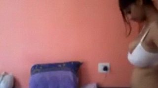 Video Panas Cewek Desi Berbadan Montok Buka Baju