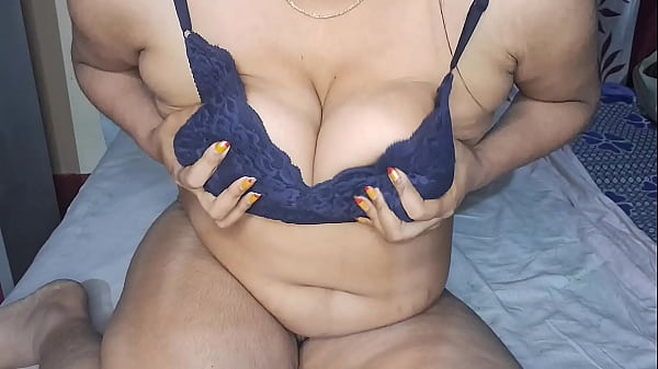 Bidadari India Yang Menggoda Bermain Dengan Vagina Berbulu Lebat