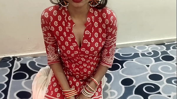 Desi Gaon Ki Bhabhi Ne Parlour Officer Ki Khulti Chut Par Laat Maari, Rishwat Na Dene Ka Natija