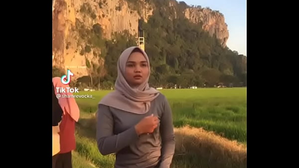Jilbab Bergoyang Menggoda