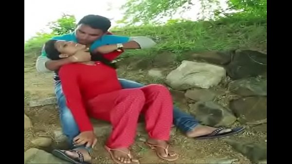 Desi Nafsu Ciuman Liar Dan Remas Payudara Penuh Gairah