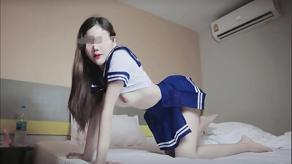 Gadis Jepang Berbaju Seragam Sekolah Dan Sebelum Masuk Kelas Karya Ninewthai