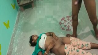 Buruh Miskin Menggoyang Nyai Di Video Panas Desi