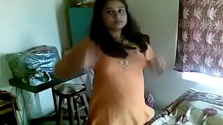 Cowok Menjilati Memek Basah Pacar Montoknya Dalam Video Mesra