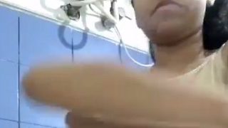 Tayangan Bugil Di Kamar Mandi Yang Bikin Bergairah