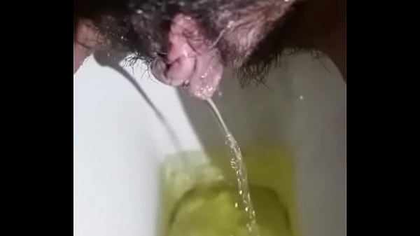 Cewek India Desi Ngocok Sambil Pipis, Becek Banget